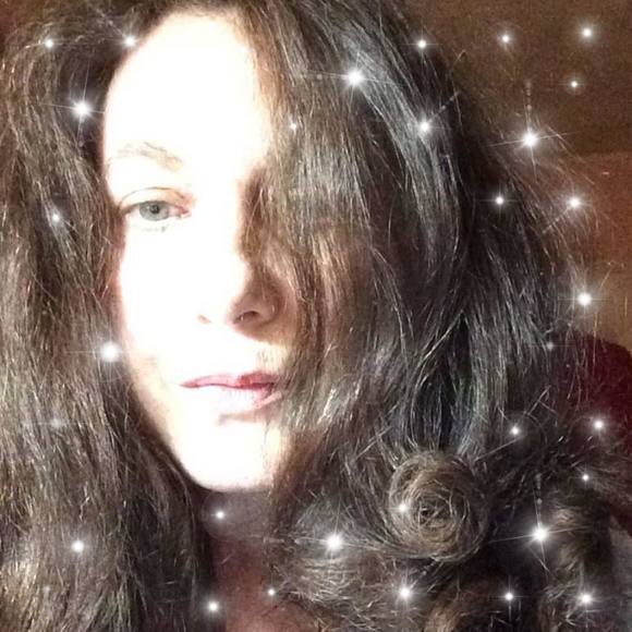 Meet your Posher, Claudia - Picture 1 of 1